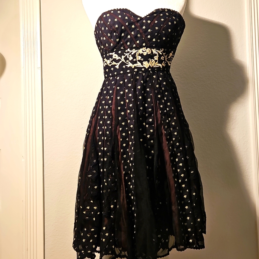 Lithe Floral Strapless Dress - Picture 3 of 7